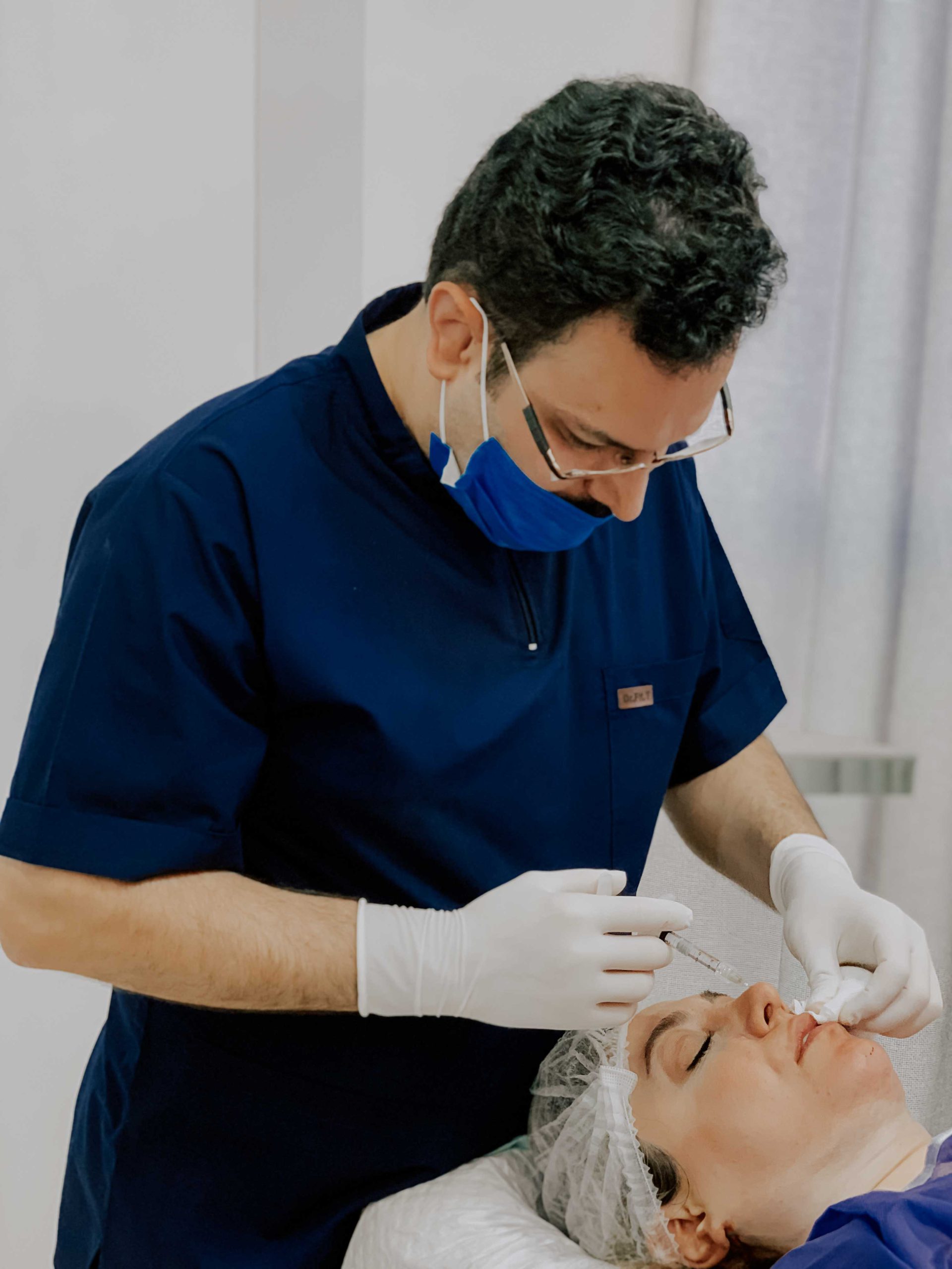 The Kim Kardashian Rib Removal Mystery: Fact Or Fiction? - yhmw10l